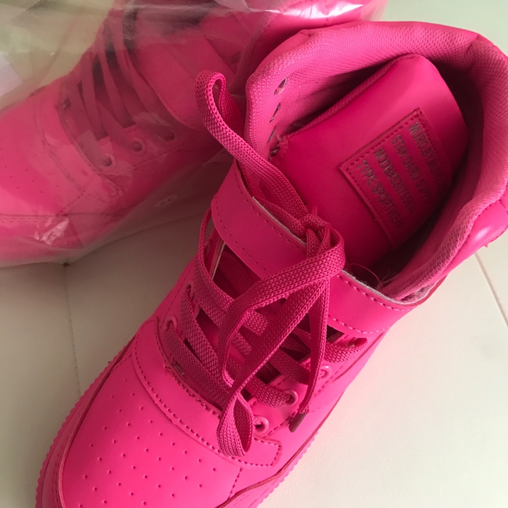 Shoes - Picture 2 of 3
